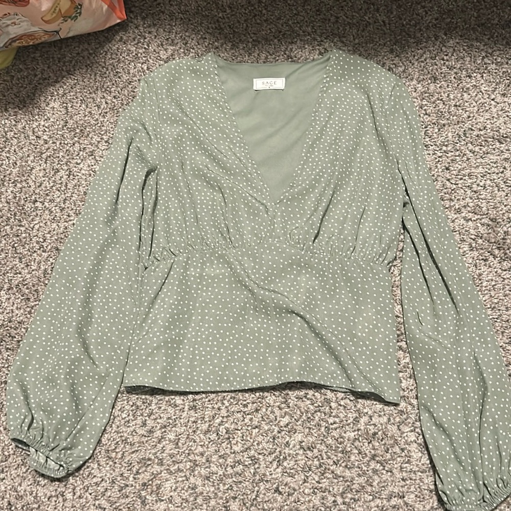 Sage green long sleeve cropped shirt🌿